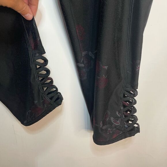 5 for $25🔥Maurices In Motion Black Pink Floral Leggings Size 3/ 3X - Picture 3 of 8